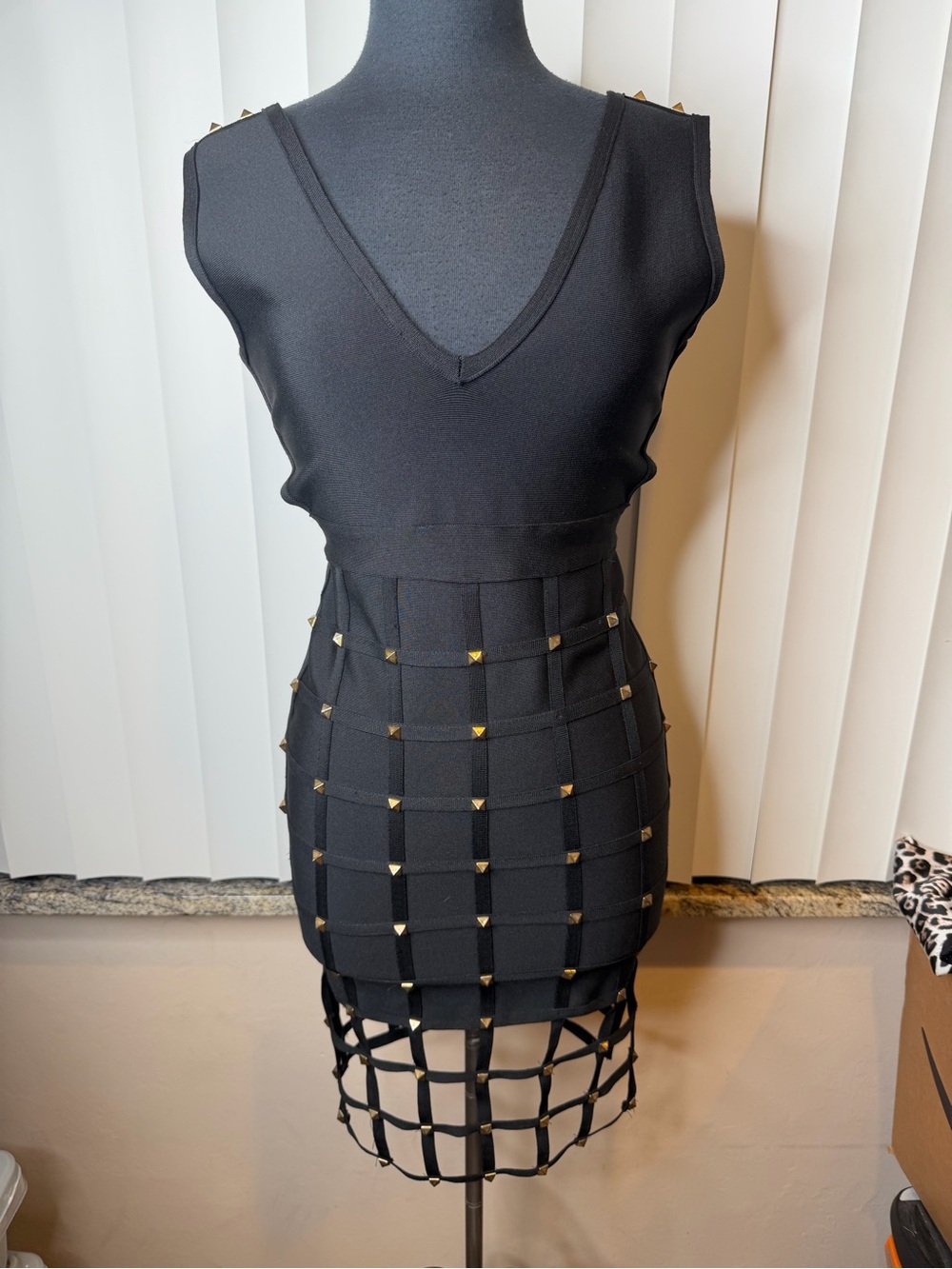 Black Studded Grid-Detail Cage V-Neck Party Clubbing Dress Size Medium
